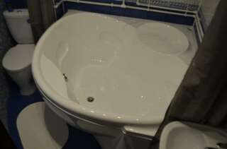 Гостиница Арт Галактика Москва Номер стандарт с 1 двуспальной кроватью и ванной (мансарда)-3