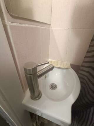 Гостиница Арт Галактика Москва Стандартный номер с двуспальной кроватью и душем-10