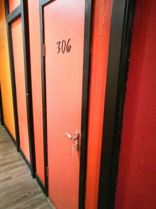 Гостиница Арт Галактика Москва Стандартный номер с двуспальной кроватью и душем-8