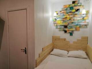 Гостиница Арт Галактика Москва Стандартный номер с двуспальной кроватью и душем-2