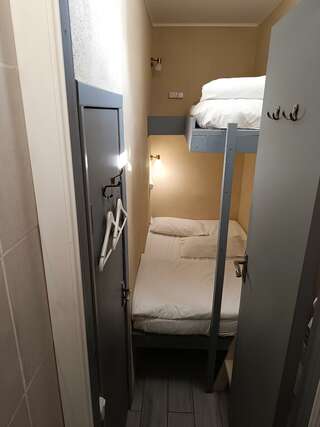 Гостиница Арт Галактика Москва 3-местный номер-капсула-1