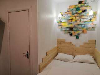 Гостиница Арт Галактика Москва Стандартный номер с двуспальной кроватью и душем-9