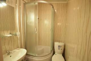 Гостиница Арт Галактика Москва Стандартный номер с двуспальной кроватью и душем -2