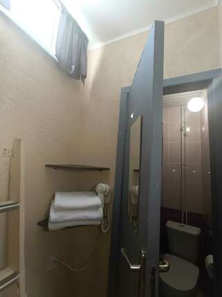 Гостиница Арт Галактика Москва Стандартный номер с двуспальной кроватью и душем-11