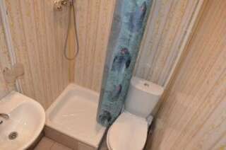 Гостиница Арт Галактика Москва Небольшой двухместный номер с двуспальной кроватью и телевизором первый этаж-7