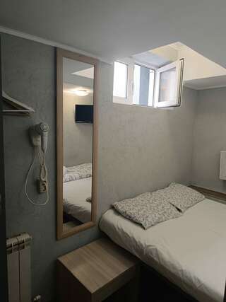 Гостиница Арт Галактика Москва Небольшой двухместный номер с 1 кроватью и душем и телевизором-12